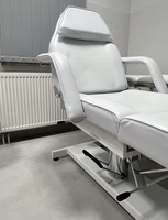 Hydrauliczny fotel kosmetyczny - stan idealny